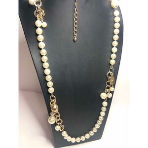 973 CHICO'S Faux pearl dangle charm Gold tone beaded necklace 40-44" new